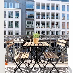 Bright, Spacious & Perfectly Located In The Heart Of Apartment